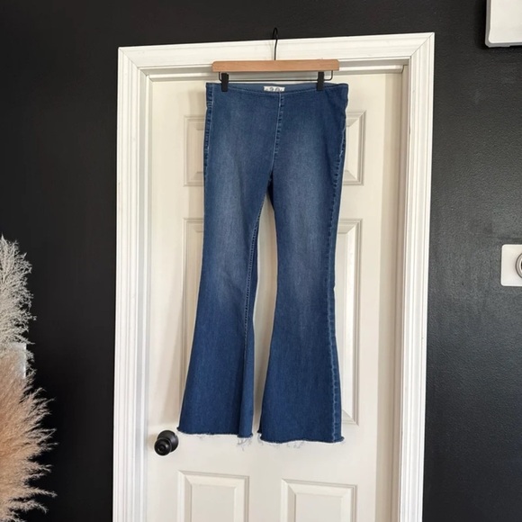 Free People We The Free Penny Pull-On Flare Jeans 
size 30 - Picture 2 of 12